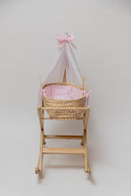 Cargar imagen en el visor de la galería, CUNA MECEDORA CON VELO Y CESTA ROSA PASTEL  (El envío de este producto es de 10-15 días hábiles)