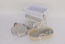 Cargar imagen en el visor de la galería, CUNA FLORES AZULES Y ROSITAS
